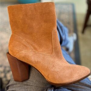 Vince Camuto Suede tan bootie with unique heel